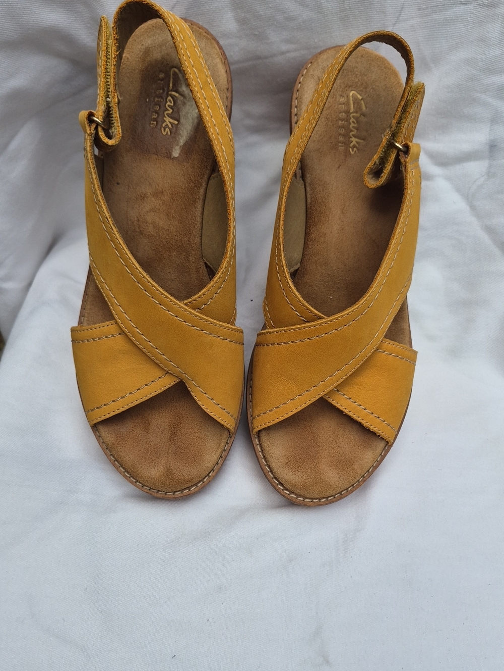 Clarks Women's Size 7M Mustard Leather Slingback Sandals